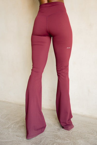 Signature Flare Legging